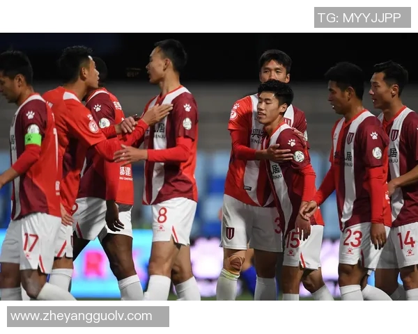 成都足球队团队协作深度解析与其他球队的对比分析 成都足球队团队协作深度解析与其他球队的对比分析