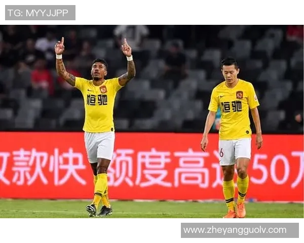 2017年上港与恒大巅峰对决回顾：激情四溢的中超经典之战