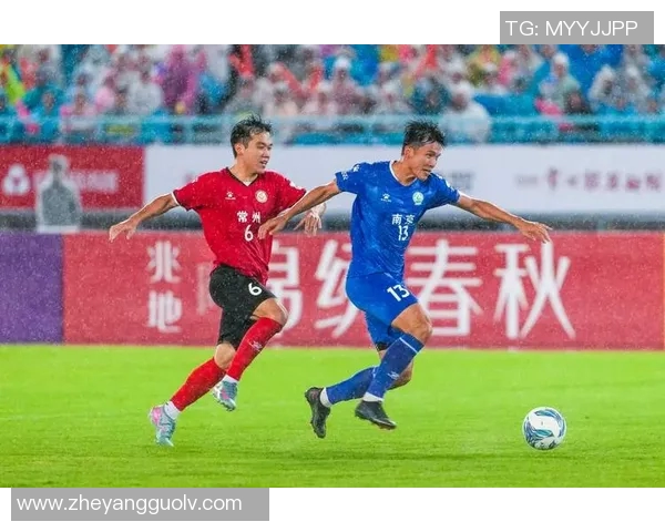 中国队在友谊赛中以一球小胜法国队展现出强大实力与团队默契