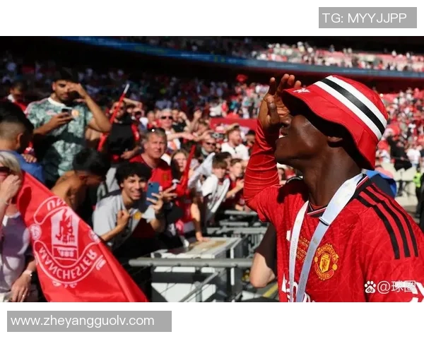 哈维西蒙斯的崛起之路:从青训天才到足球场上的耀眼明星